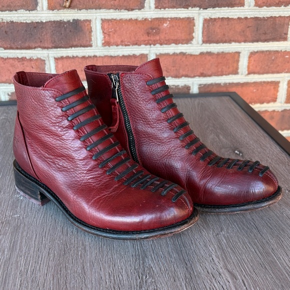 John Fluevog Babette Red Ankle Boots with Black Laces - Picture 2 of 7